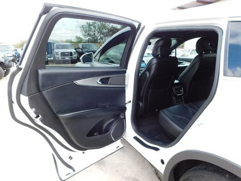 Used 2019 Lincoln Nautilus FWD image 25