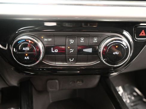 Used 2025 Chevrolet Trax LT FWD image 31