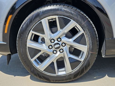 New 2025 Cadillac Optiq Luxury 1 image 11