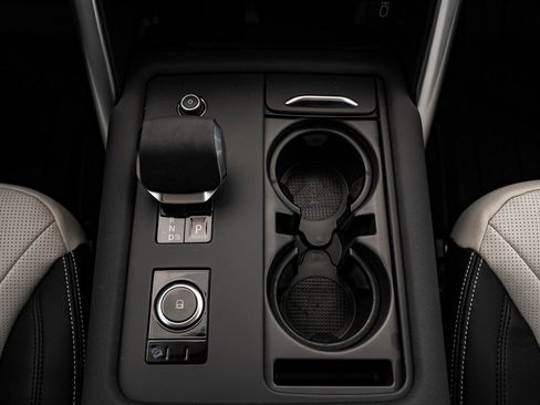 New 2026 Land Rover Discovery S image 41