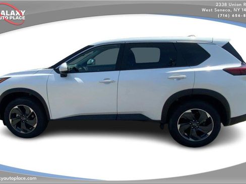 Used 2024 Nissan Rogue SV AWD/4WD image 8