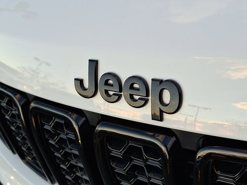 Certified 2020 Jeep Grand Cherokee Altitude image 32