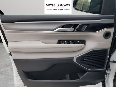 New 2026 Jeep Grand Wagoneer L 2WD image 27