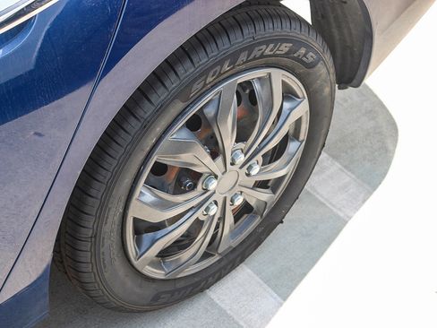 Used 2017 Nissan Sentra SV image 10