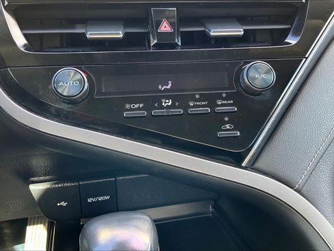 Used 2021 Toyota Camry SE image 32