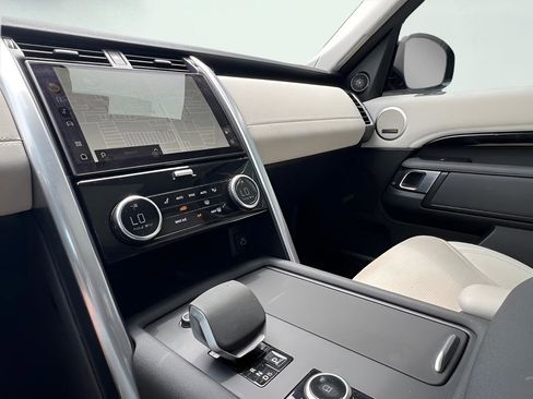 Used 2024 Land Rover Discovery S AWD/4WD image 26