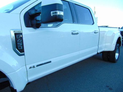 Used 2022 Ford F450 Limited w/ FX4 Off-Road Package image 29