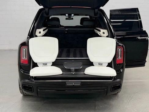 Used 2022 Rolls-Royce Cullinan Black Badge w/ Dark Exterior Package image 78