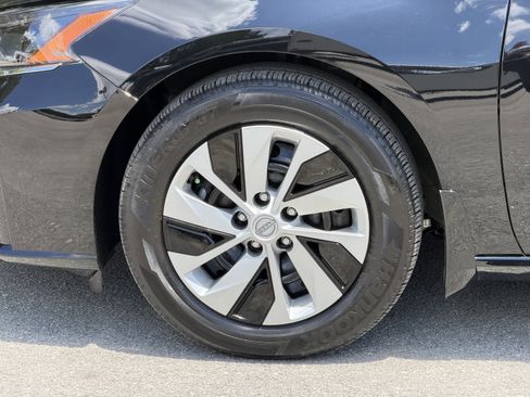 Used 2025 Nissan Altima 2.5 S FWD image 11