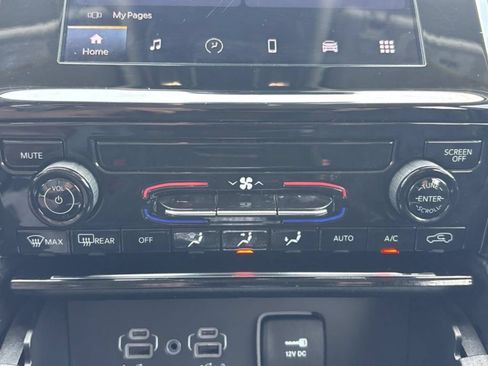 Used 2023 Jeep Grand Cherokee Laredo RWD image 25