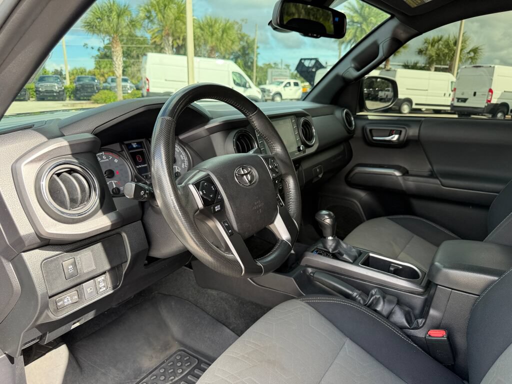 Used 2021 Toyota Tacoma TRD Off-Road w/ Technology Package AWD/4WD image 21
