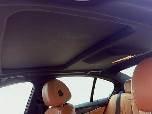 Used 2022 BMW 530i image 15