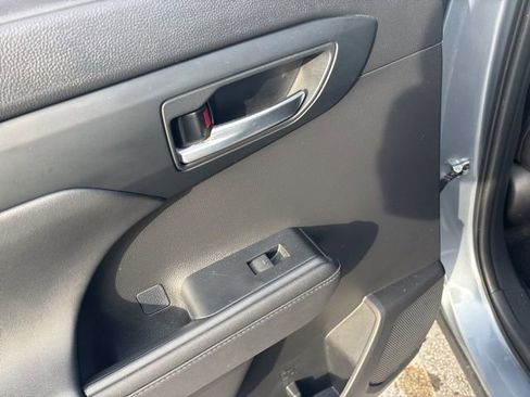 Certified 2024 Toyota Highlander XLE image 20