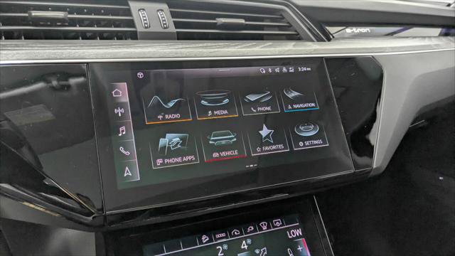 Used 2021 Audi e-tron Prestige w/ Prestige Package AWD/4WD image 29