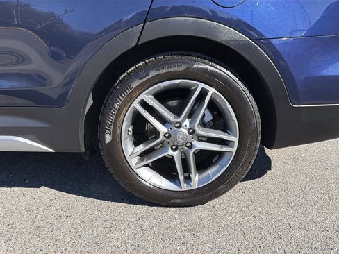 Used 2017 Hyundai Santa Fe Limited AWD/4WD image 3