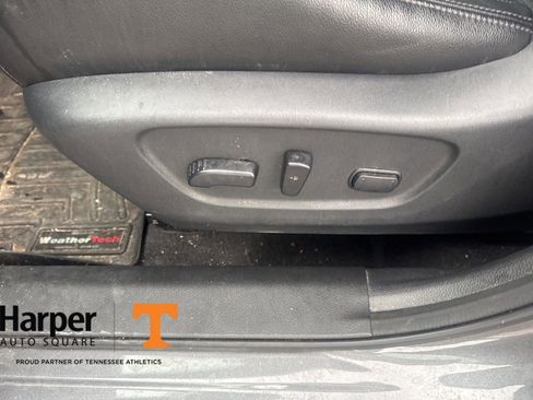 Used 2019 Nissan Rogue SL w/ Premium Package image 18