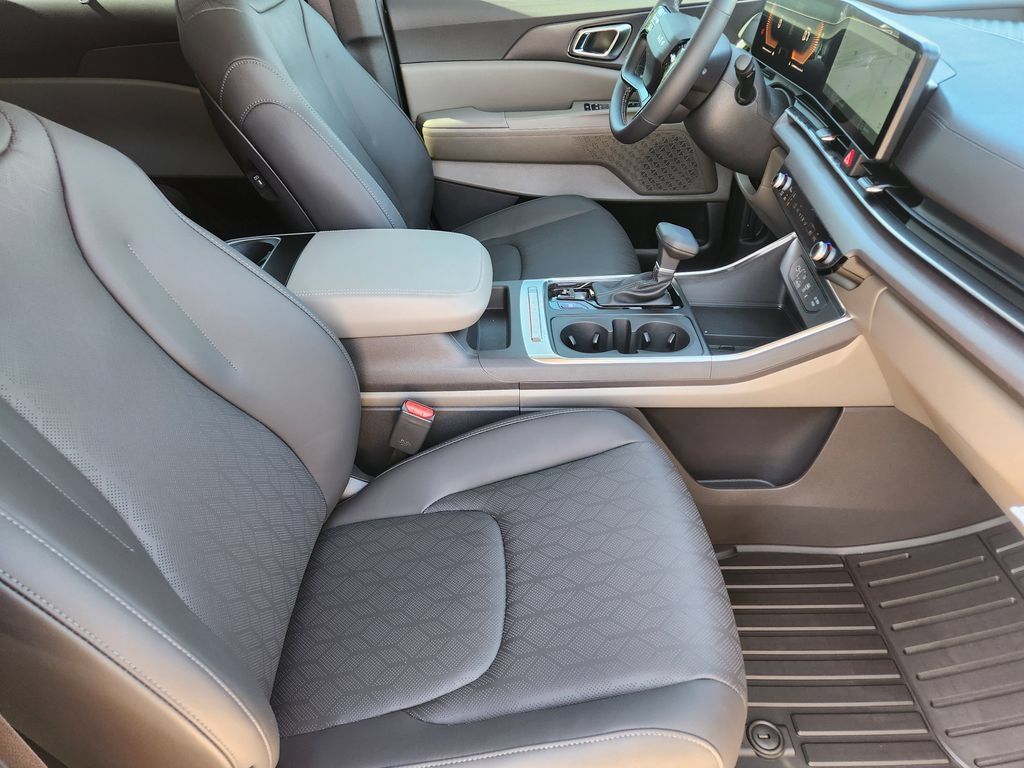 New 2027 Kia Carnival EX FWD image 13