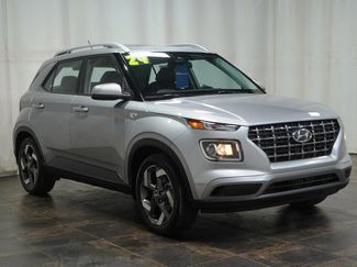 Used 2024 Hyundai Venue SEL video 1