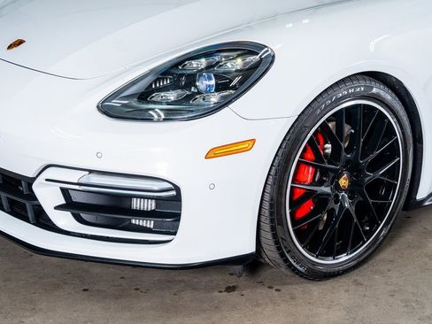 Used 2022 Porsche Panamera GTS image 12