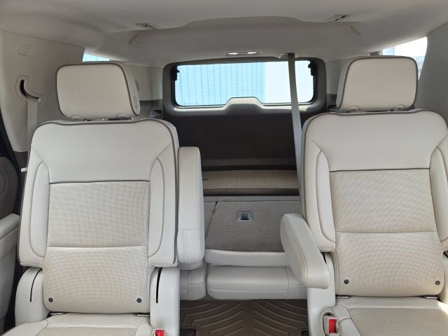 Used 2022 GMC Yukon Denali RWD image 8