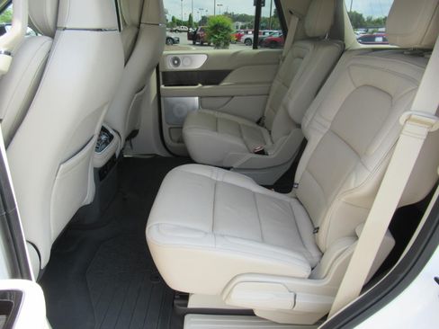 Used 2019 Lincoln Navigator Reserve AWD/4WD image 36