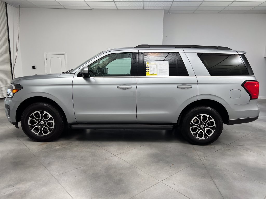 Used 2024 Ford Expedition XLT RWD image 5