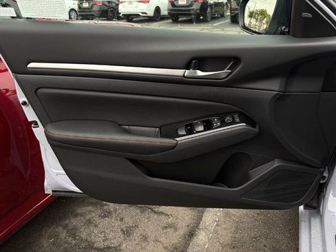 New 2025 Nissan Altima 2.5 SR image 18