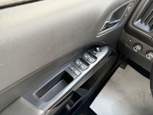 Used 2019 GMC Canyon SLE image 17