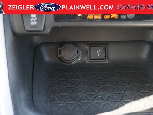 Used 2021 Toyota RAV4 LE AWD/4WD image 19