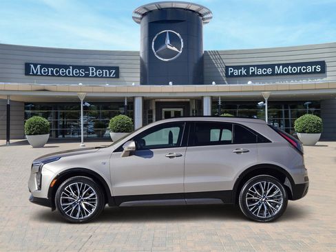 Used 2024 Cadillac XT4 Sport image 3