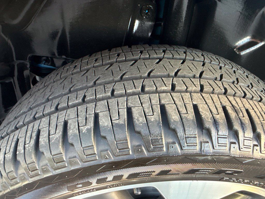 Certified 2022 Jeep Cherokee Limited w/ Elite Package AWD/4WD image 12
