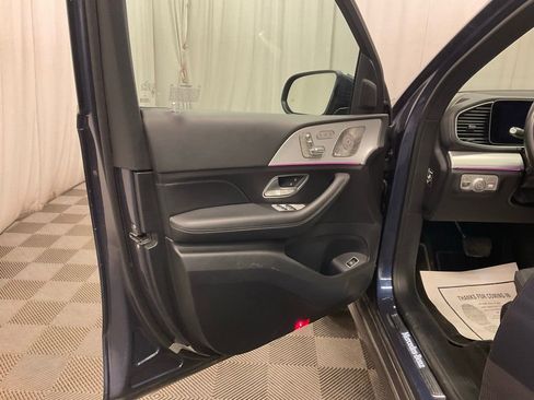 Used 2025 Mercedes-Benz GLS 450 4MATIC image 23
