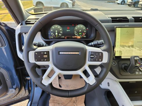 New 2026 Land Rover Defender 110 X-Dynamic SE image 15