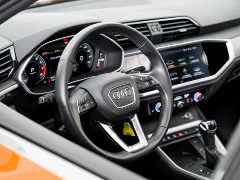 Used 2023 Audi Q3 2.0T Premium Plus w/ Premium Plus Package image 9