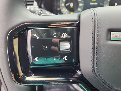 Certified 2026 Land Rover Range Rover Velar Dynamic SE image 19