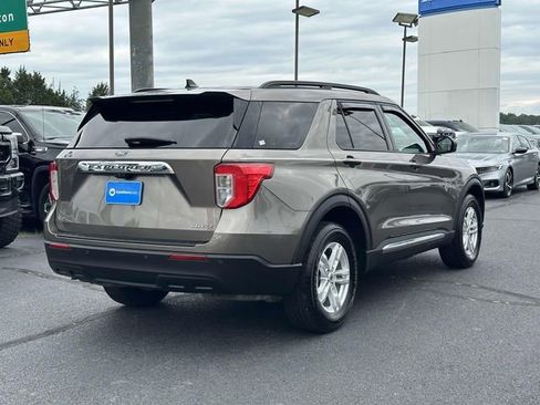 Used 2021 Ford Explorer XLT image 2