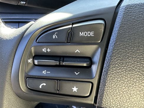 Used 2023 Hyundai Venue SEL image 25