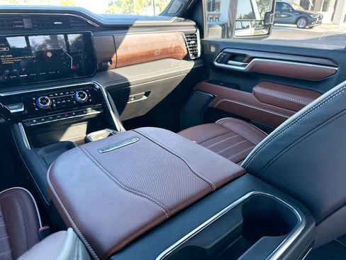 Used 2025 GMC Sierra 2500 Denali Ultimate image 25