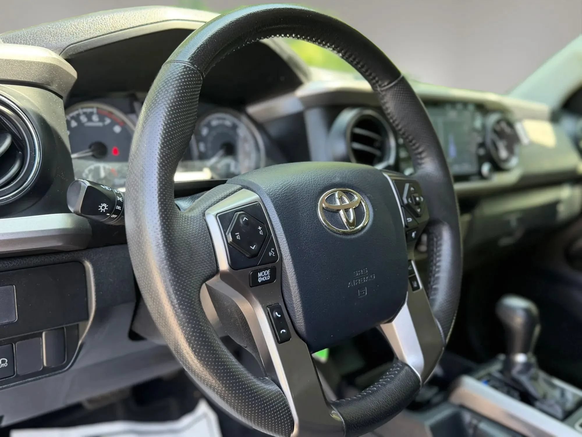 Used 2020 Toyota Tacoma SR5 AWD/4WD image 11
