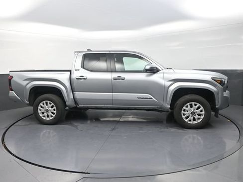 Used 2025 Toyota Tacoma SR5 AWD/4WD image 23