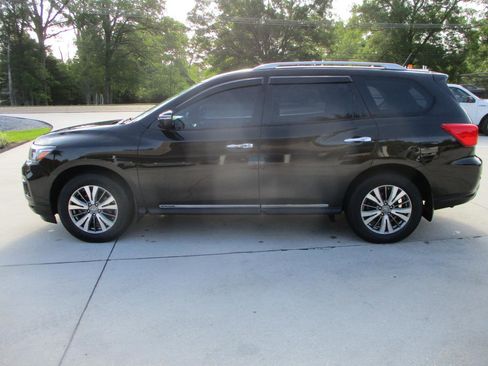 Used 2018 Nissan Pathfinder S image 10