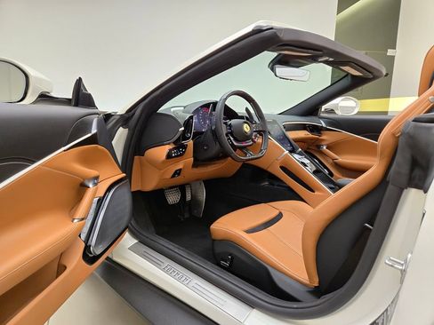 Used 2026 Ferrari Roma Spider RWD image 17