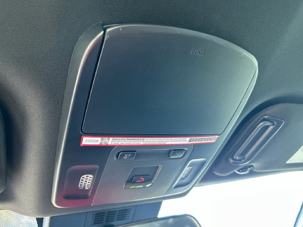 Used 2025 Toyota Camry SE FWD image 28