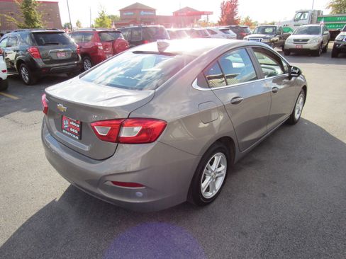 Used 2018 Chevrolet Cruze LT w/ Convenience Package image 5
