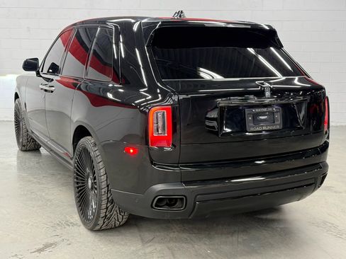 Used 2022 Rolls-Royce Cullinan Black Badge w/ Dark Exterior Package image 7