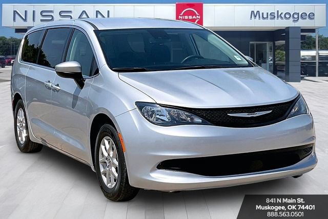 Used 2023 Chrysler Voyager LX FWD image 1