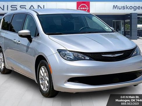 Used 2023 Chrysler Voyager LX FWD image 1