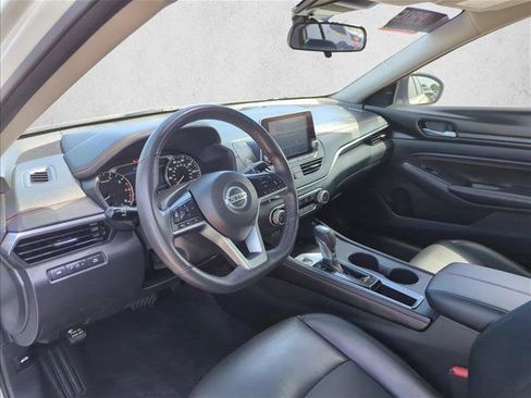 Used 2022 Nissan Altima 2.5 SR w/ Midnight Edition Package FWD image 12