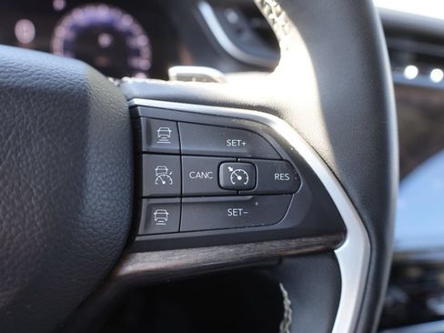Used 2023 Jeep Grand Cherokee Limited AWD/4WD image 42