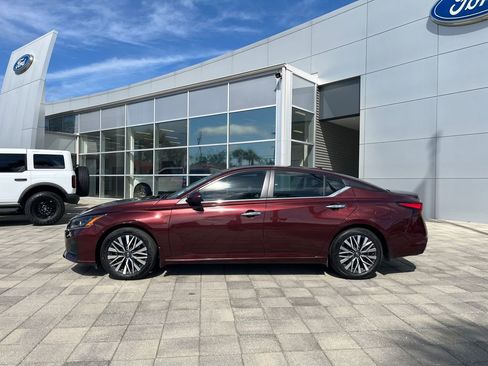 Used 2024 Nissan Altima 2.5 SV w/ SV Premium Package FWD image 3